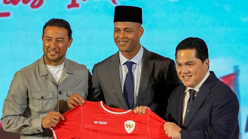 Komitmen Denny Landzaat Terhadap Timnas Indonesia Meski Dapat Tawaran dari Ajax